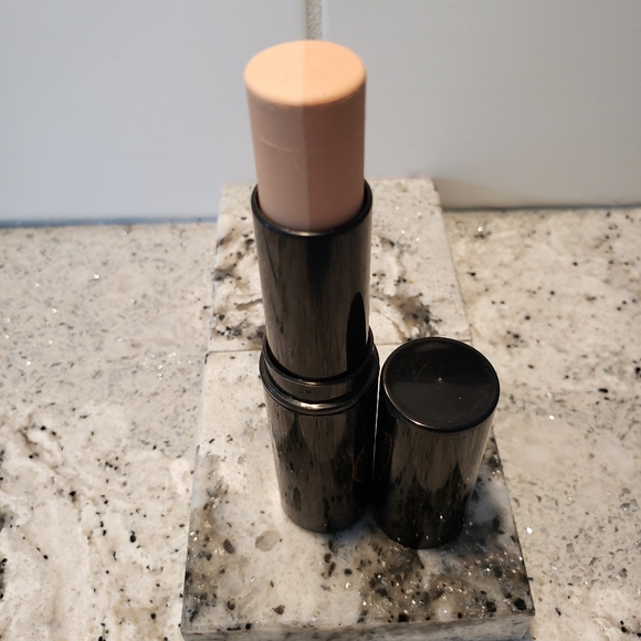 Founation Makeup Bundle. - Picture 2 of 7